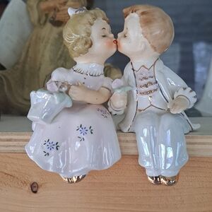 Vintage Lefton Boy Girl Kissing Shelf Sitter Cake Topper Ceramic Dolls